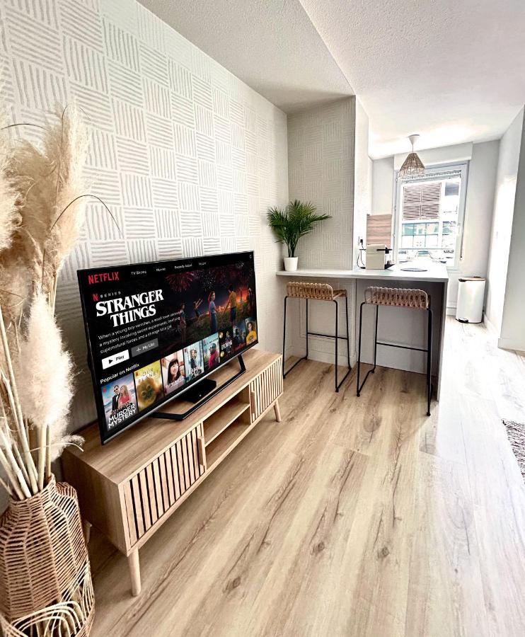 Appartamento Modern 1 Bdr + Balcony + Free Parking + Ac + Pool L'Isle-d'Abeau Esterno foto