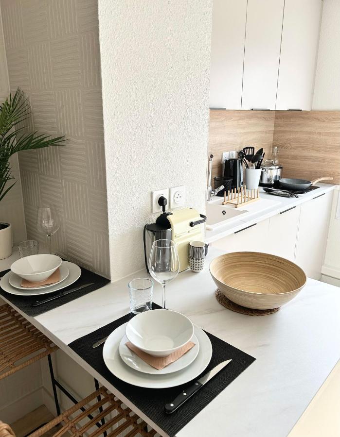 Appartamento Modern 1 Bdr + Balcony + Free Parking + Ac + Pool L'Isle-d'Abeau Esterno foto